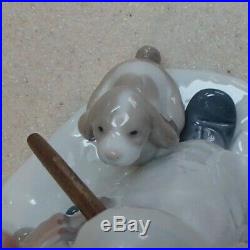 Lladro 5713 The Snowman boy & girl with dog building a Snowman MIB, RV$495
