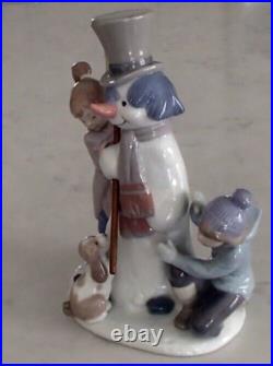 Lladro 5713 The Snowman girl & boy with dog building a snowman MWOB, RV$495