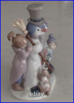 Lladro 5713 The Snowman girl & boy with dog building a snowman MWOB, RV$495