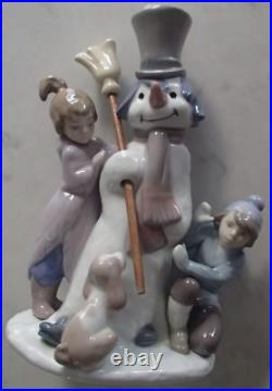 Lladro 5713 The Snowman girl & boy with dog building a snowman MWOB, RV$495
