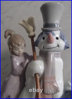 Lladro 5713 The Snowman girl & boy with dog building a snowman MWOB, RV$495