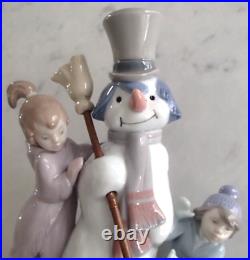 Lladro 5713 The Snowman girl & boy with dog building a snowman MWOB, RV$495