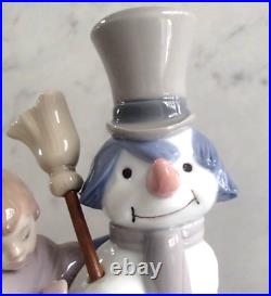 Lladro 5713 The Snowman girl & boy with dog building a snowman MWOB, RV$495