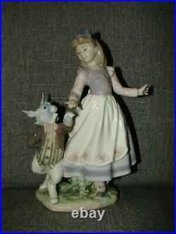 Lladro 5740 Alice in Wonderland. 9 Tall Figurine. Excellent Cond. No Box