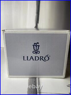 Lladro 6040 Creamer Dog Hanging On Cup NM Condition with Original Box