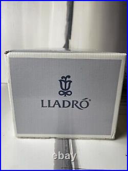 Lladro 6040 Creamer Dog Hanging On Cup NM Condition with Original Box