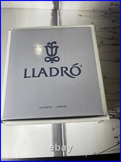 Lladro 6040 Creamer Dog Hanging On Cup NM Condition with Original Box