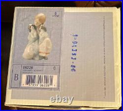 Lladro 6226 Snuggle Up RETIRED! Original Grey Box! Mint! Great Gift! Rare