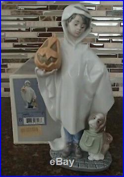 Lladro 6227 Trick or Treat boy in ghost costume w dog & pumpkin- MIB, RV$450