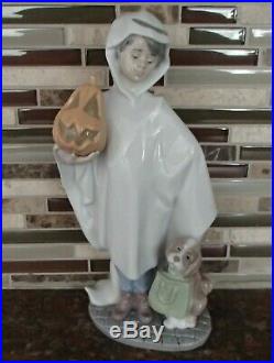 Lladro 6227 Trick or Treat boy in ghost costume w dog & pumpkin- MWOB, RV$450