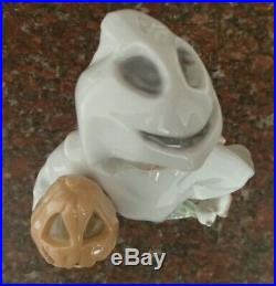 Lladro 6227 Trick or Treat boy in ghost costume w dog & pumpkin- MWOB, RV$450