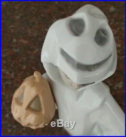 Lladro 6227 Trick or Treat boy in ghost costume w dog & pumpkin- MWOB, RV$450