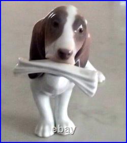 Lladro 6398 Morning Delivery Basset Hound puppy dog w newspaper MIB, RV$250