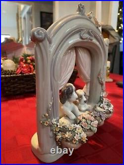 Lladro #6502 Please Come Home Dogs At Window Beautiful Condition