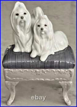 Lladro 6688 Sitting Pretty 2 Maltese Puppy Dogs Sitting Pretty MWOB, RV$560