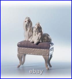 Lladro 6688 Sitting Pretty 2 Maltese Puppy Dogs Sitting Pretty MWOB, RV$560