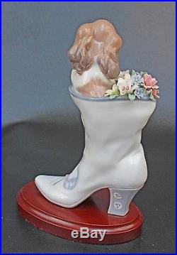 Lladro #6744- A Well Heeled Puppy Dog in Shoe with Flowers MINT