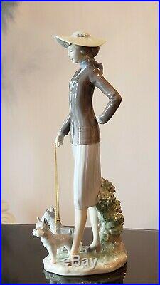 Lladro 6760 El Paseo Diario Walking the Dogs, MINT condition, in box