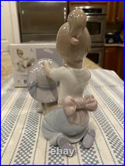 Lladro 6862 An Elegant Touch Perfect Condition In Original Box