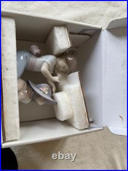 Lladro 6862 An Elegant Touch Perfect Condition In Original Box