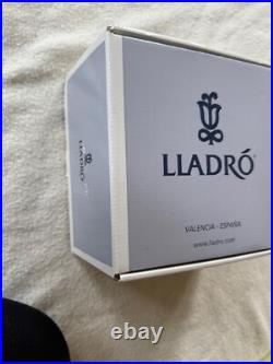 Lladro 6862 An Elegant Touch Perfect Condition In Original Box
