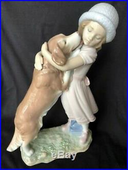 Lladro # 6903 A Warm Welcome figurine, GIrl with Dog, Mint Condition