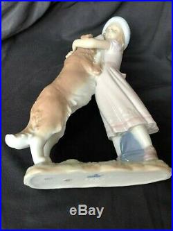 Lladro # 6903 A Warm Welcome figurine, GIrl with Dog, Mint Condition