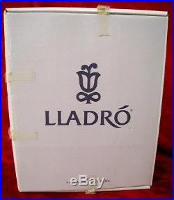 Lladro #7612 Picture Perfect 1989 Lady Sitting With A Dog And Parasol In A Box