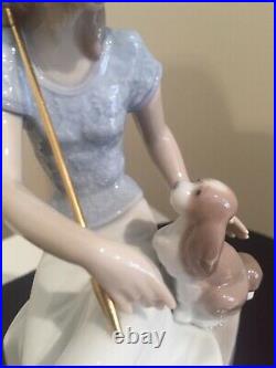 Lladro 7612 Picture Perfect -Collectors Society-Girl With Parasol Seated H8.75