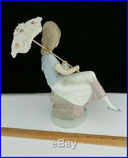 Lladro # 7612 Picture Perfect Woman with Dog & Parasol Porcelain Figurine with Box