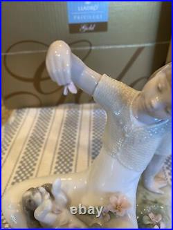 Lladro 7711 Playtime With Petals Brand New Condition in Original Box