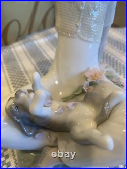 Lladro 7711 Playtime With Petals Brand New Condition in Original Box