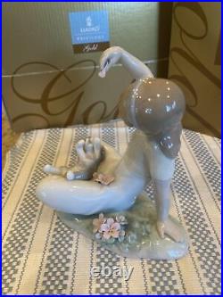 Lladro 7711 Playtime With Petals Brand New Condition in Original Box