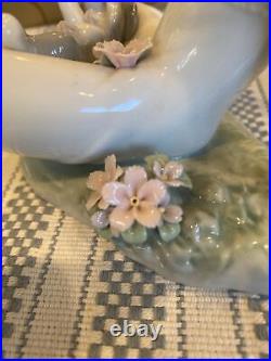 Lladro 7711 Playtime With Petals Brand New Condition in Original Box