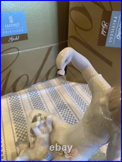 Lladro 7711 Playtime With Petals Brand New Condition in Original Box