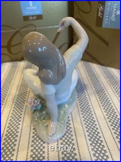 Lladro 7711 Playtime With Petals Brand New Condition in Original Box