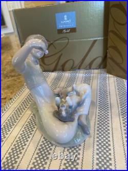 Lladro 7711 Playtime With Petals Brand New Condition in Original Box