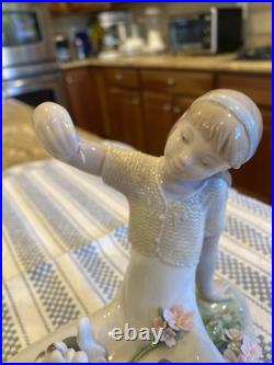 Lladro 7711 Playtime With Petals Perfect Condition