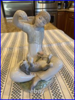 Lladro 7711 Playtime With Petals Perfect Condition