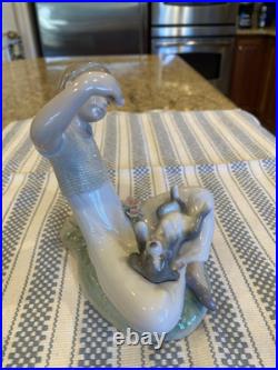 Lladro 7711 Playtime With Petals Perfect Condition