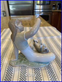Lladro 7711 Playtime With Petals Perfect Condition