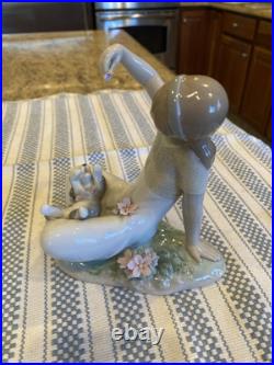 Lladro 7711 Playtime With Petals Perfect Condition