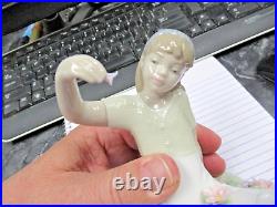 Lladro 7711 Playtime with Petals Girl with Dog Figurine Nice BIN! Excellent