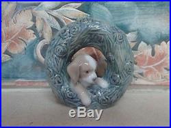 Lladro 8071 Puppy Natural Frames dog in round green arbor MWOB, RV$230