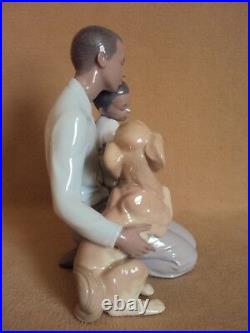 Lladro A MOMENT TO REMEMBER African Black Legacy Father with Son and Dog NIB