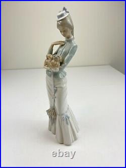 Lladro A WALK WITH THE DOG, Handmade in Spain Porcelain Figurine #4893