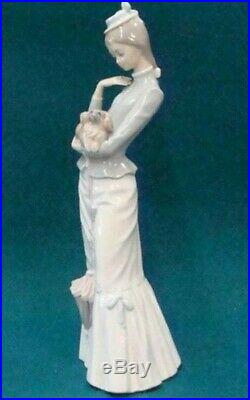 Lladro A Walk With The Dog #4893 Woman Holding Umbrella Parasol15 Tall Mint