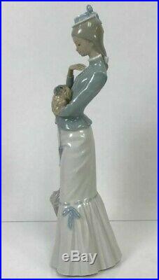 Lladro A Walk With The Dog #4893 Woman Holding Umbrella Parasol15 Tall Mint