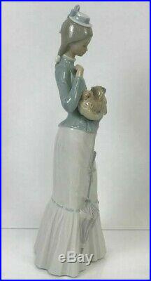 Lladro A Walk With The Dog #4893 Woman Holding Umbrella Parasol15 Tall Mint