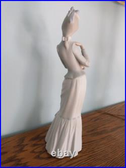 Lladro- A Walk with the Dog Matte Original Box #4893